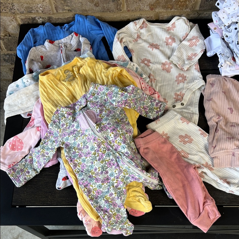 Baby Clothes newborn - 0-3 months. Most only wore once